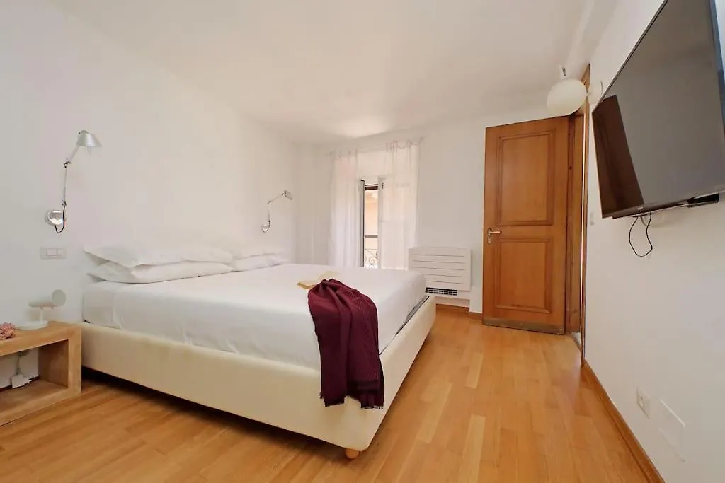First Check Q,R-Code --Via Dell'Orso Charme Apartment Rome